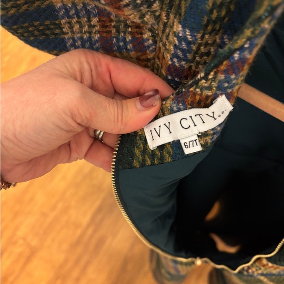 Ivy city Plaid holiday Dress in Green and Blue high end fully lined puffy sleeve - Picture 5 of 8